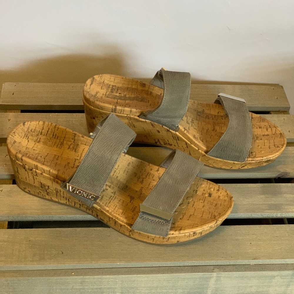 Vionic taupe sandals size 11